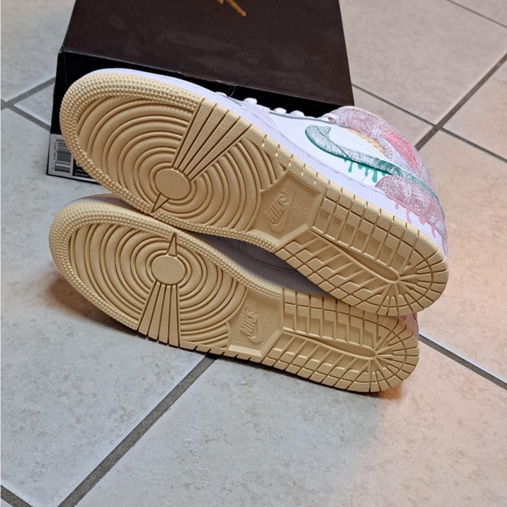 Jordan 1 Mid SE (GS) "Ice Cream" Green Glow Artic Punch Women's 8.0/GS SIZE 6.5Y - Picture 9 of 10